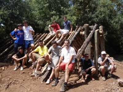 Un grupo de jóvenes de Sabadell y Barcelona participan en la reconstrucción de la Cabaña de San Rafael